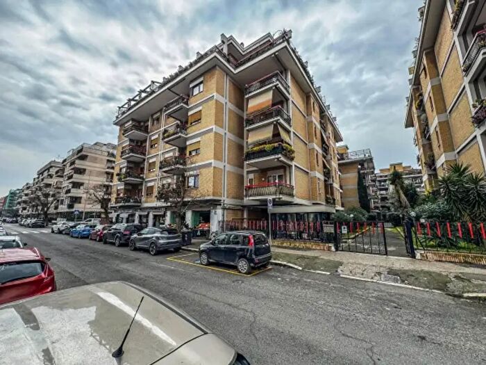Appartamento trilocale in vendita in Viale dei Promontori, Roma
