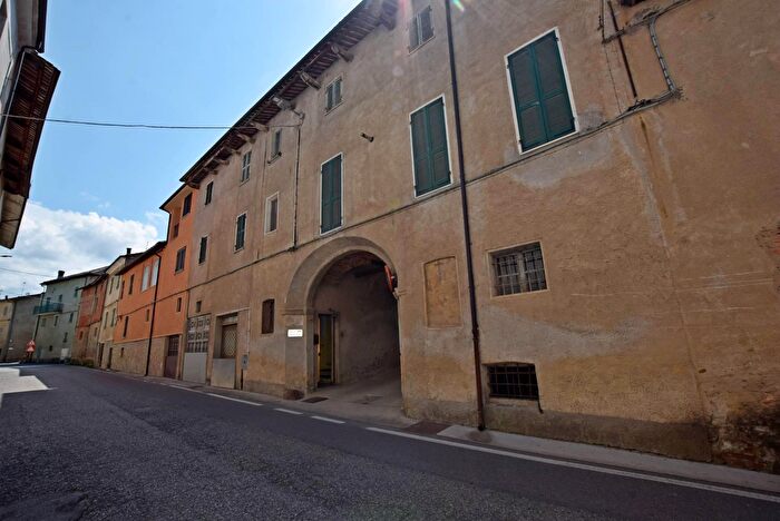 Casa con 8 locali in vendita in Via XX Settembre, Niella Tanaro