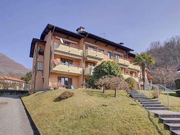Appartamento con 6 locali in vendita in Via XX Settembre, Dumenza