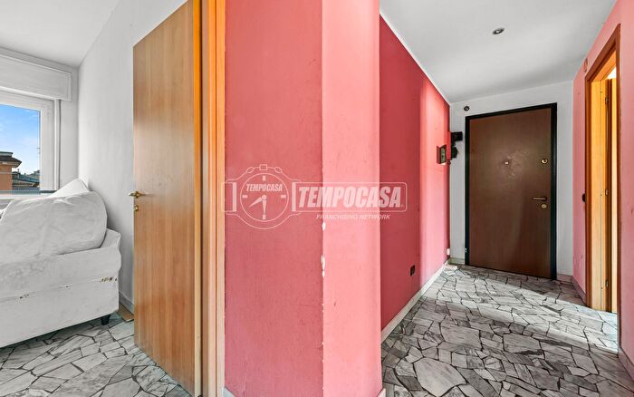 Appartamento trilocale in vendita in Via Ennio, Milano