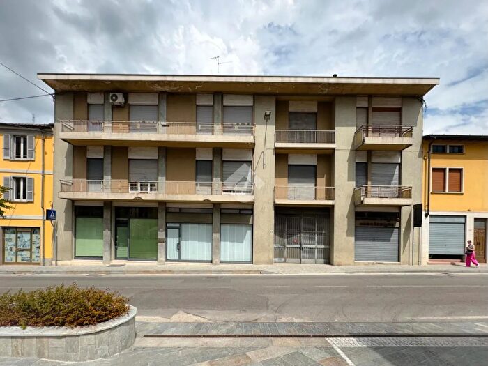 Appartamento trilocale in vendita in Via Crispi, Santa Maria Della Versa