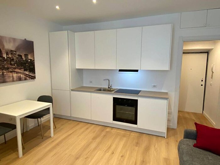 Appartamento monolocale in affitto in Via Giuseppe Sirtori, Porta Venezia, Milano