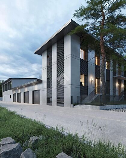 Appartamento quadrilocale in vendita in Via Monsignor San Banfi, Caronno Pertusella