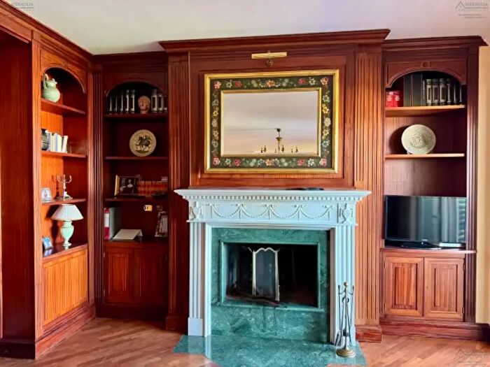 Appartamento con 5 locali in vendita in Via Salvo dAcquisto, Parete