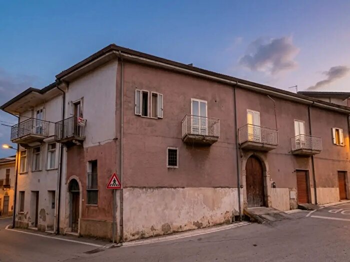 Appartamento con 5 locali in vendita in Via Onofrio De Filippis, Santa Lucia Di Serino