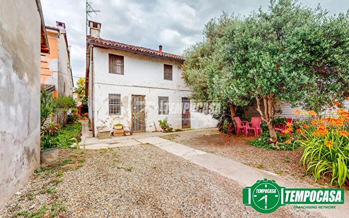 Casa quadrilocale in vendita in Suardi