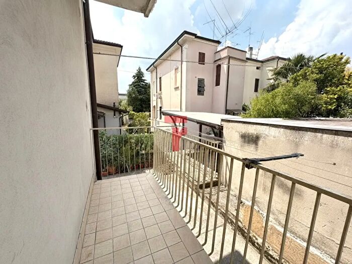 Appartamento quadrilocale in vendita in Via Bernina, Padova
