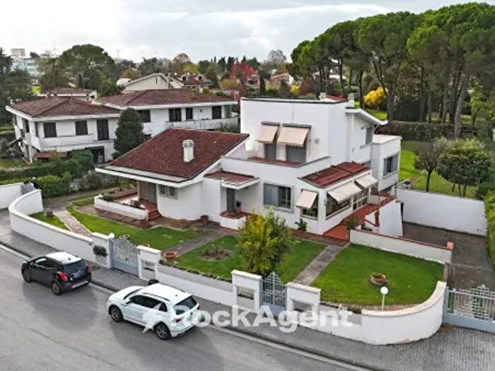 Casa con 6 locali in vendita in Via Venezia, Pontedera