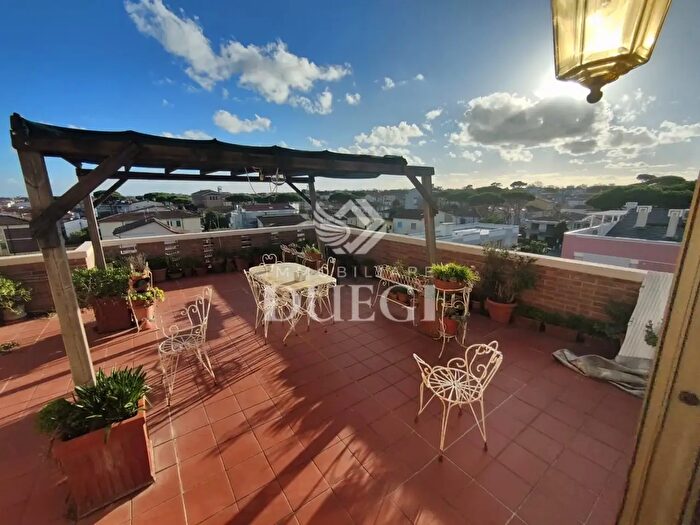 Appartamento con 6 locali in vendita in a Prato, Viareggio