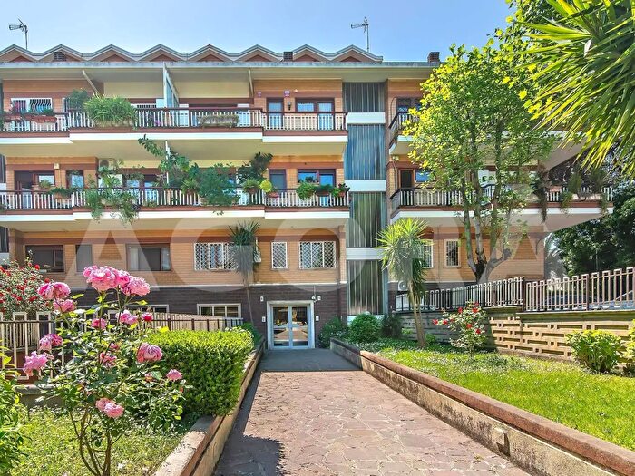Appartamento trilocale in vendita in Via Pierfranco Bonetti, Roma