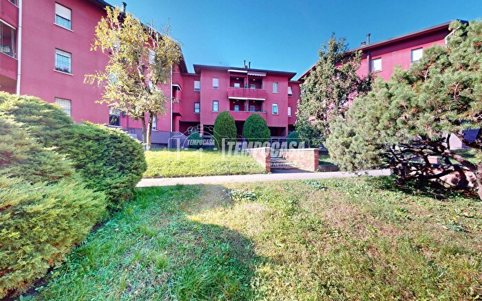 Appartamento trilocale in vendita in Via Renata Cipriani, Besana In Brianza