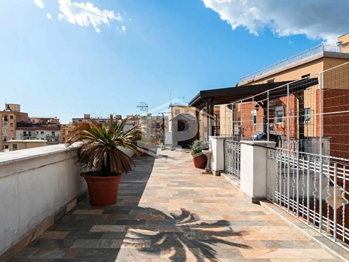 Appartamento quadrilocale in vendita in Via Mariano dAmelio, Napoli