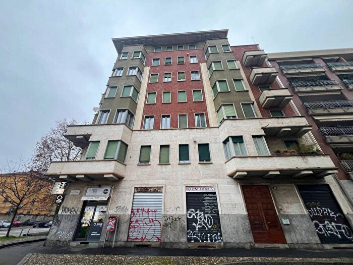 Appartamento trilocale in affitto in Via Arnaldo da Brescia, Isola, Milano