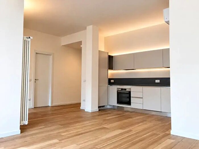 Appartamento trilocale in affitto in Via Orio Vergani, Milano