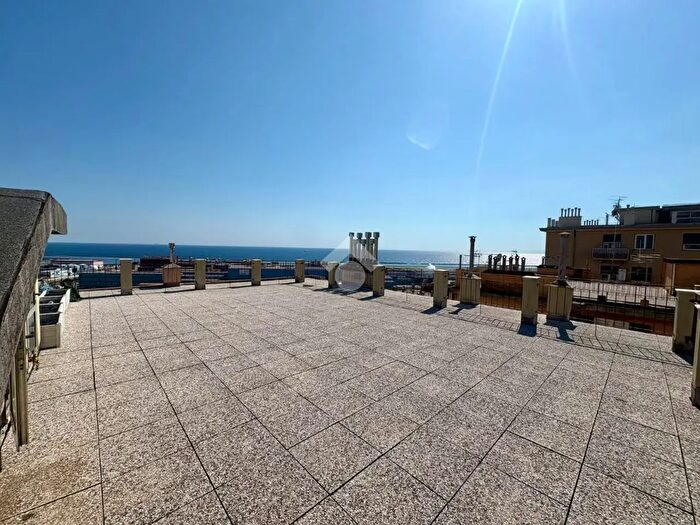 Appartamento trilocale in vendita in Via Elsa, Genova