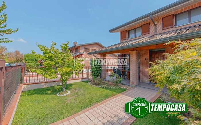 Casa quadrilocale in vendita in Viale Isonzo, Zeccone