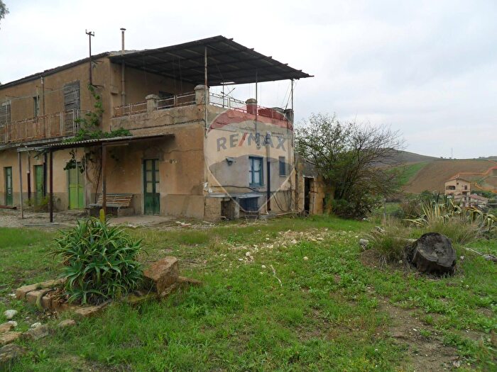 Casa con 8 locali in vendita in Contrada Xirbi Snc, Caltanissetta