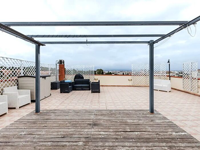 Appartamento con 7 locali in vendita in Via Umbria, Cagliari