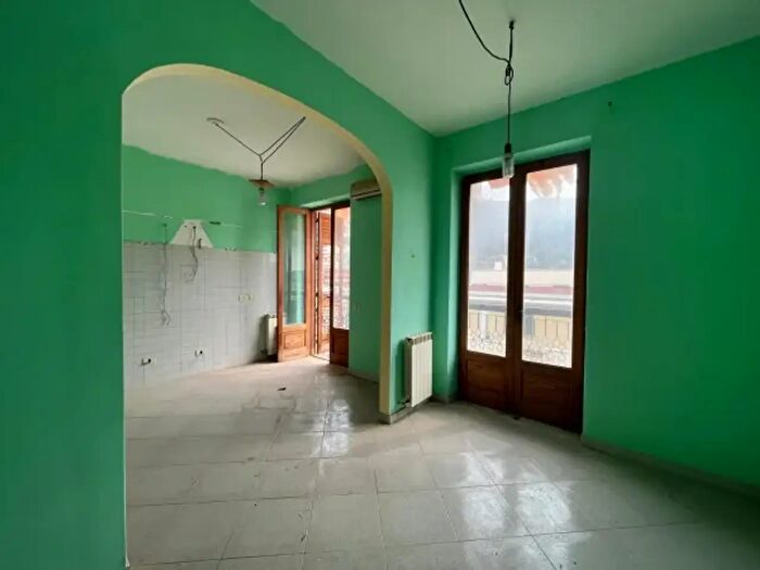 Appartamento trilocale in vendita in Via Giuseppe Natoli Gatto, Gioiosa Marea