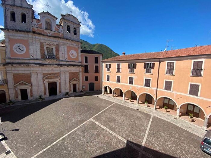 Appartamento quadrilocale in affitto in Piazza Guglielmo Marconi, Centro, Atina