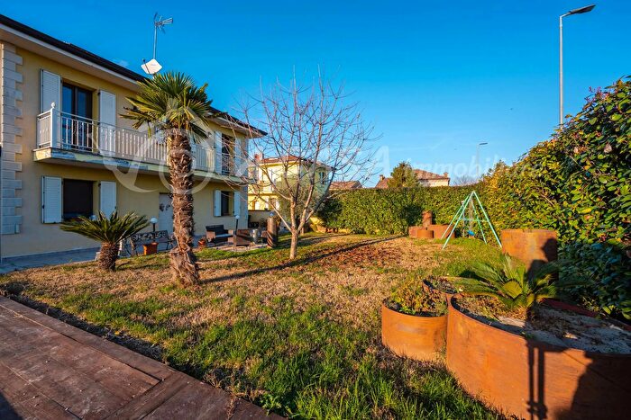 Casa quadrilocale in vendita in Soragna