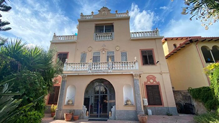 Casa con 15 locali in vendita in Via Milioti Carini Palermo, Carini