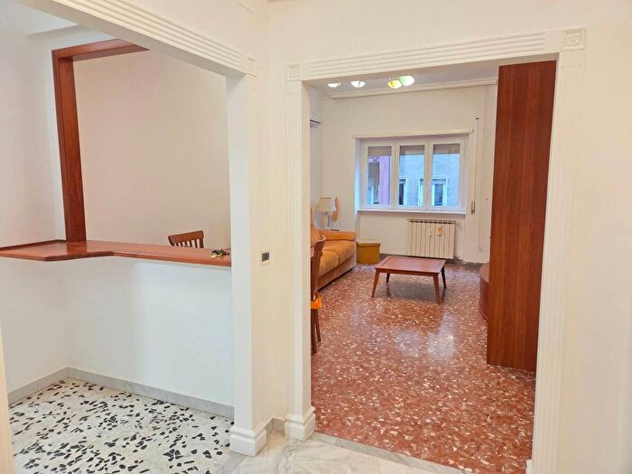 Appartamento trilocale in affitto in Viale Jonio, Città Giardino, Roma