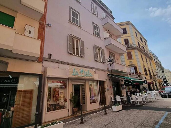 Appartamento trilocale in affitto in Via Xx Settembre, Centro Storico, Anzio