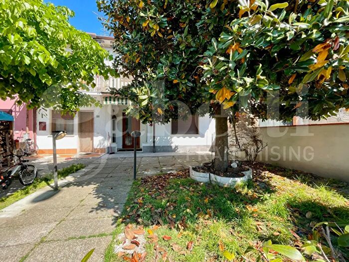 Casa con 8 locali in vendita in Via Pomposa, Lagosanto