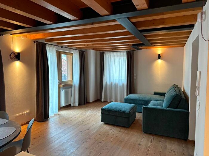 Casa con 5 locali in affitto in Via Roma, San Vito, San Vito di Cadore