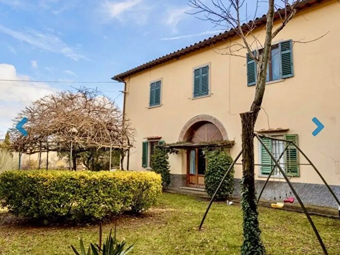 Appartamento con 5 locali in vendita in Greve In Chianti