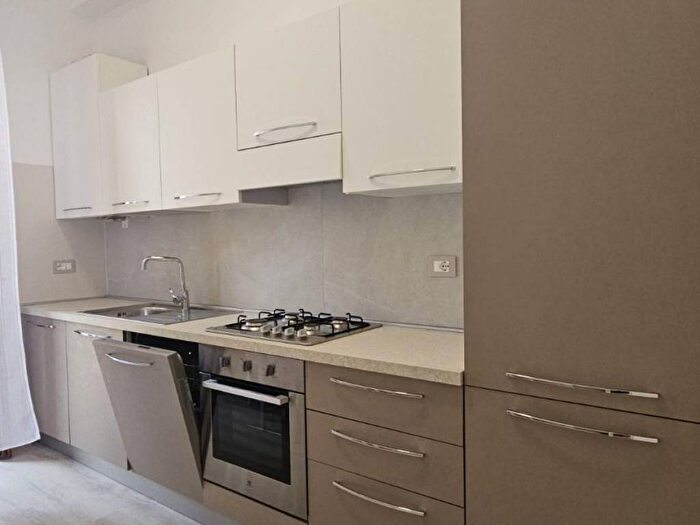 Appartamento trilocale in affitto in Via Soperga, Pasteur, Milano