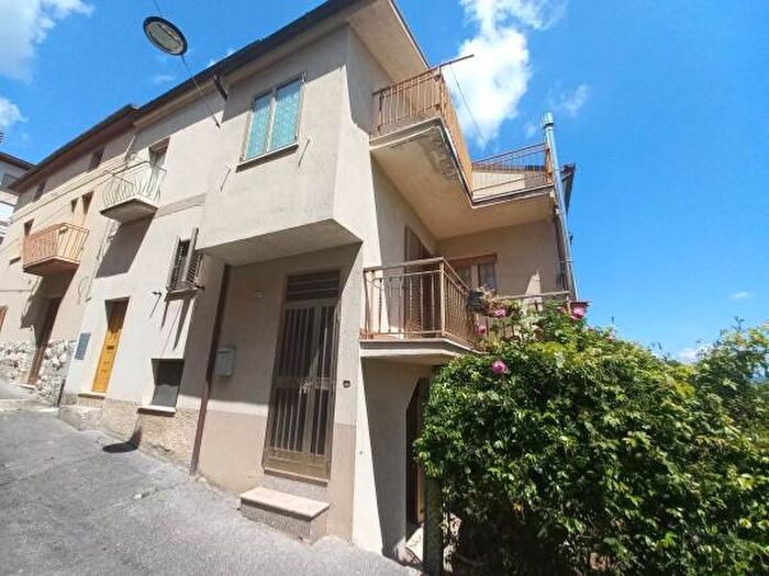 Casa trilocale in vendita in Via Vignali, Pennadomo