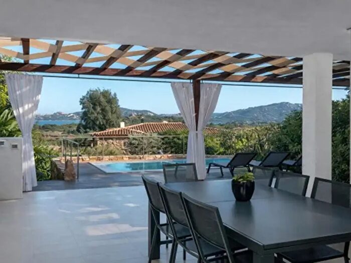 Casa con 6 locali in vendita in Strada Comunale CannigioneSaline, Arzachena