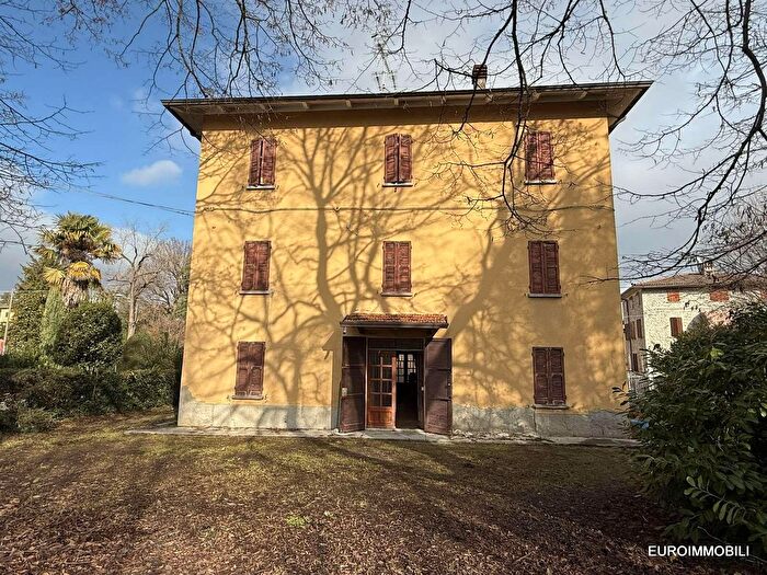 Casa con 15 locali in vendita in Via Gabriele dAnnunzio, Traversetolo