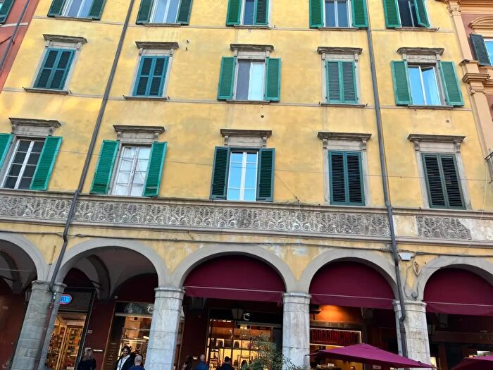 Appartamento con 5 locali in affitto in Pisa