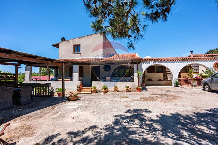 Casa con 9 locali in vendita in Via Palau Borgata Tottubella a, Sassari