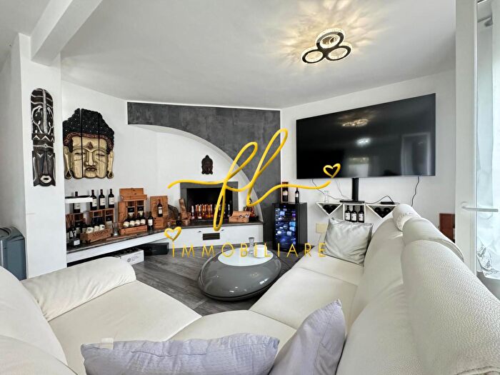 Casa con 8 locali in vendita in Livorno