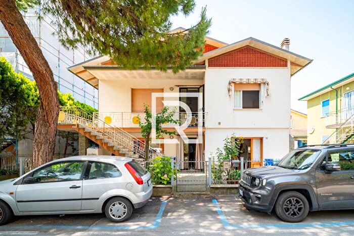 Casa con 8 locali in vendita in Gatteo