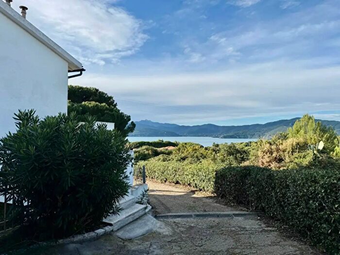 Appartamento trilocale in vendita in Capoliveri