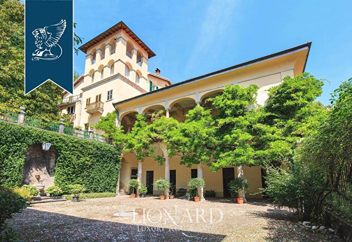 Casa quadrilocale in vendita in Castello Cabiaglio