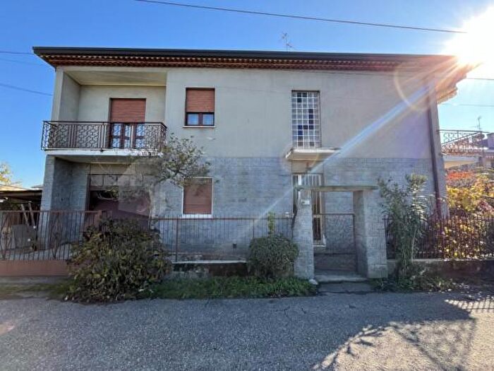 Casa con 6 locali in vendita in Via Piave, Cardano Al Campo