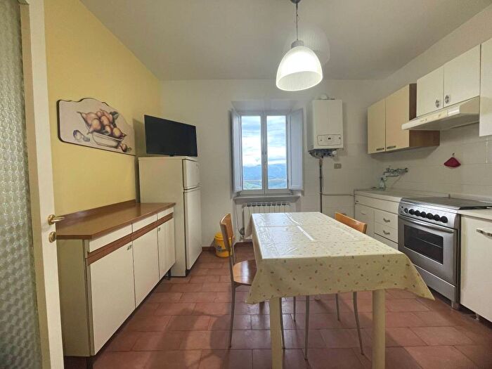 Appartamento trilocale in affitto in Via Costanza Varano, Centro, Camerino