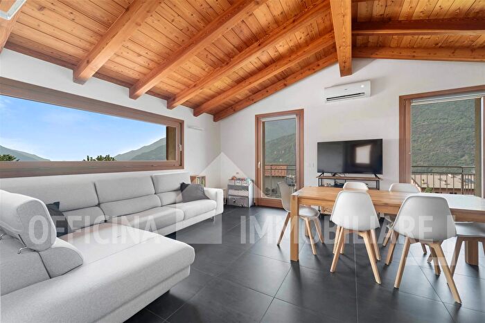 Casa quadrilocale in vendita in Via degli Alpini, Talamona