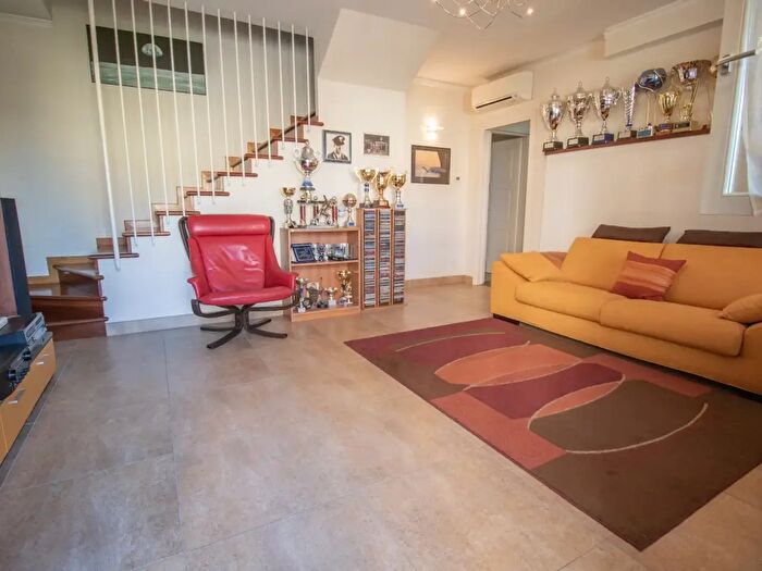 Appartamento trilocale in vendita in Via della Previdenza, Prato