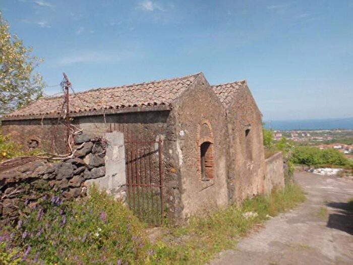 Casa trilocale in vendita in Aci SantAntonio