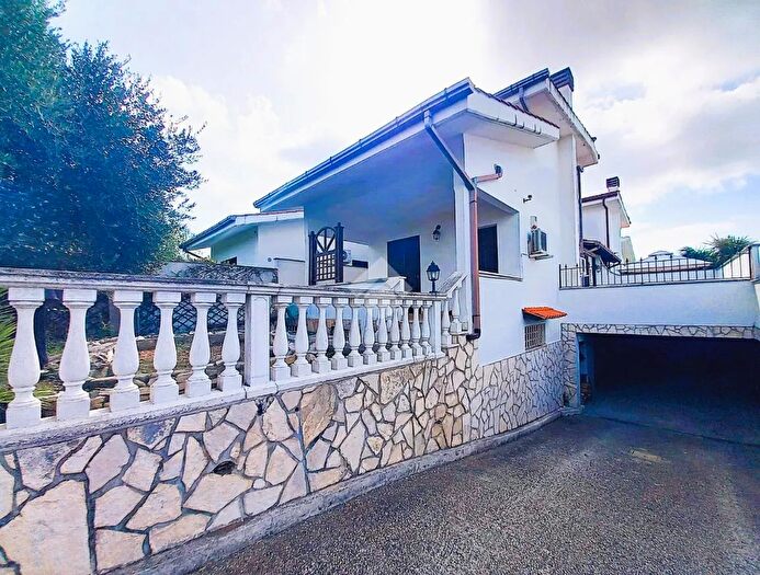 Casa trilocale in vendita in Via Zannone, Ardea