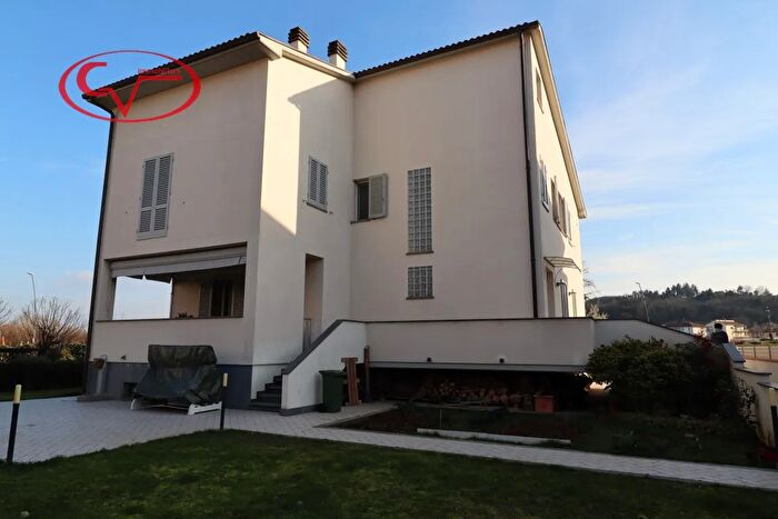 Casa con 10 locali in vendita in Via Vespucci, Montevarchi