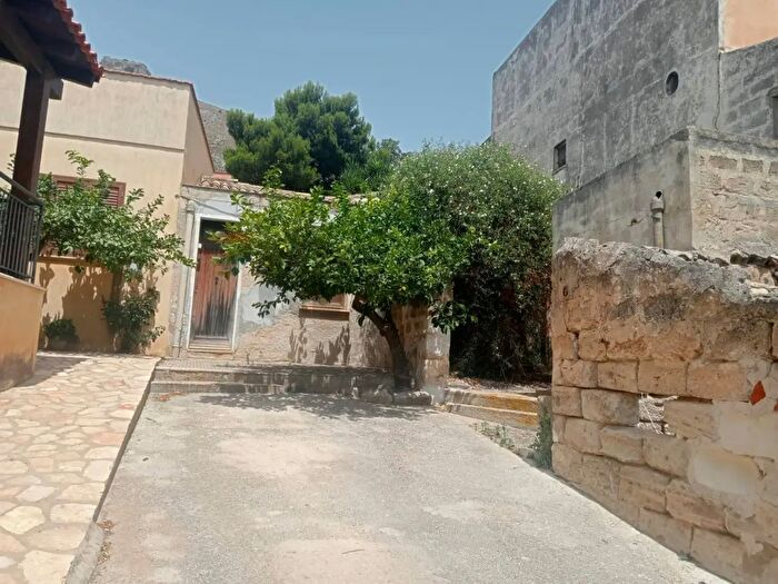 Casa bilocale in vendita in Via Sicilia Snc, Valderice