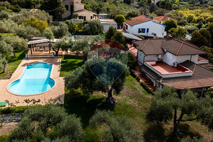 Casa con 7 locali in vendita in Crabulazzi, Sassari